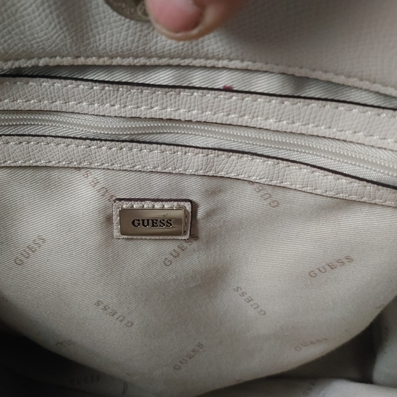 Guess Purse - Picture 5 of 5